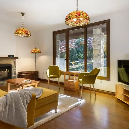 Willa Lana Baros, Jaca