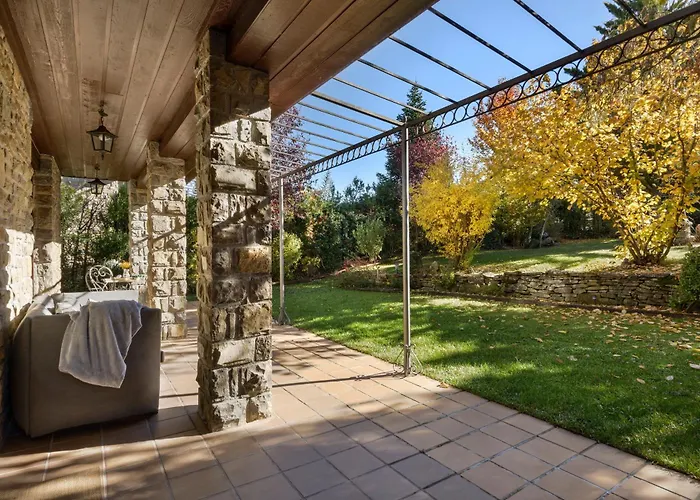 Lana Baros, Villa Jaca